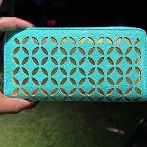 Gold Coast Zip Around Wallet